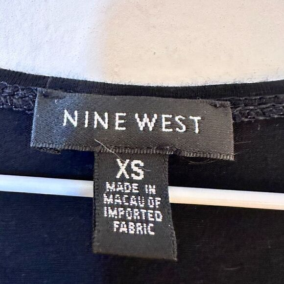 Nine West V Neck Smocked Waist Rayon Blend Sleeveless Peplum Top Black XS - Picture 3 of 4